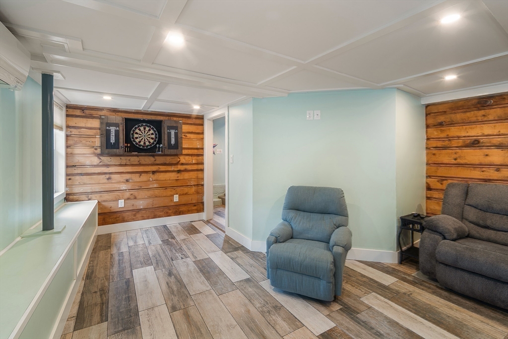 8 Oak Street Property Photo 23