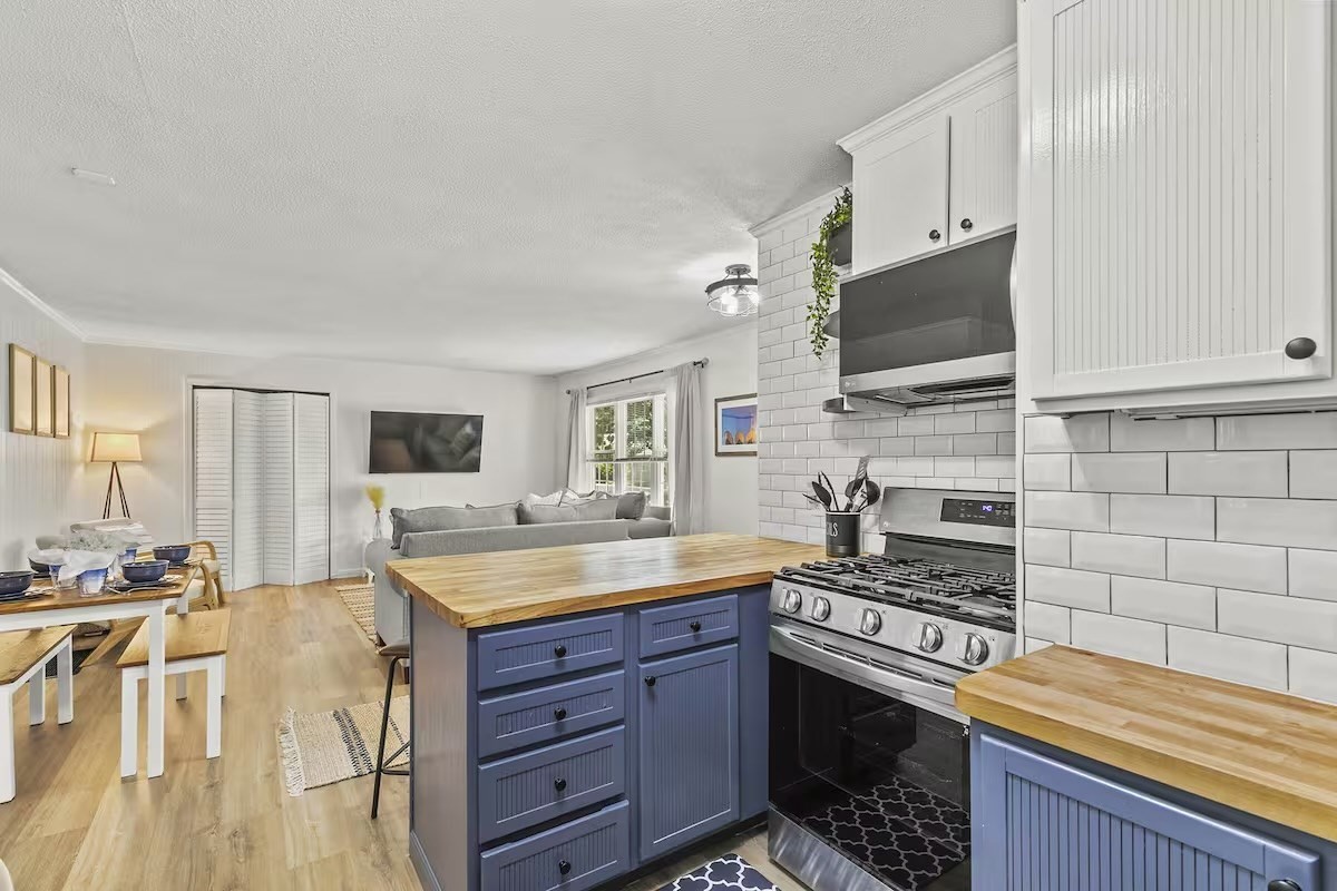230 Gosnold Property Photo 14