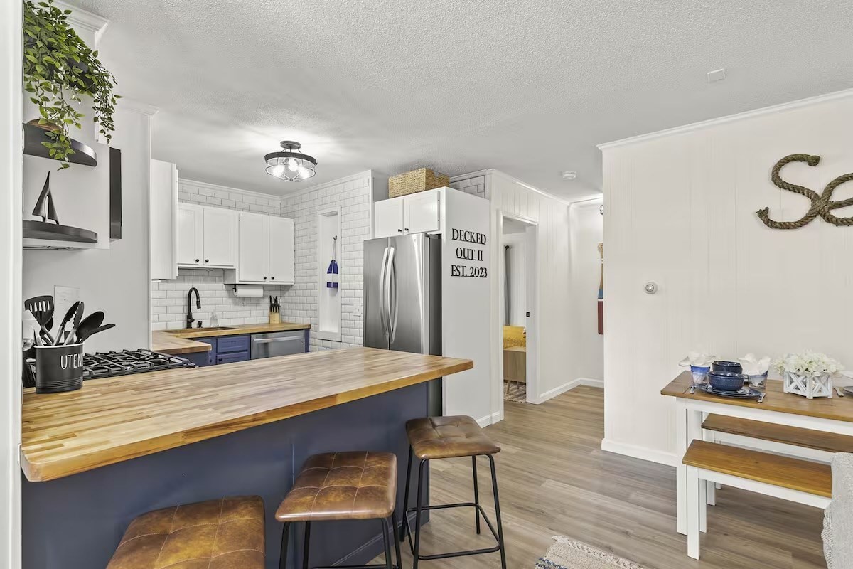 230 Gosnold Property Photo 16