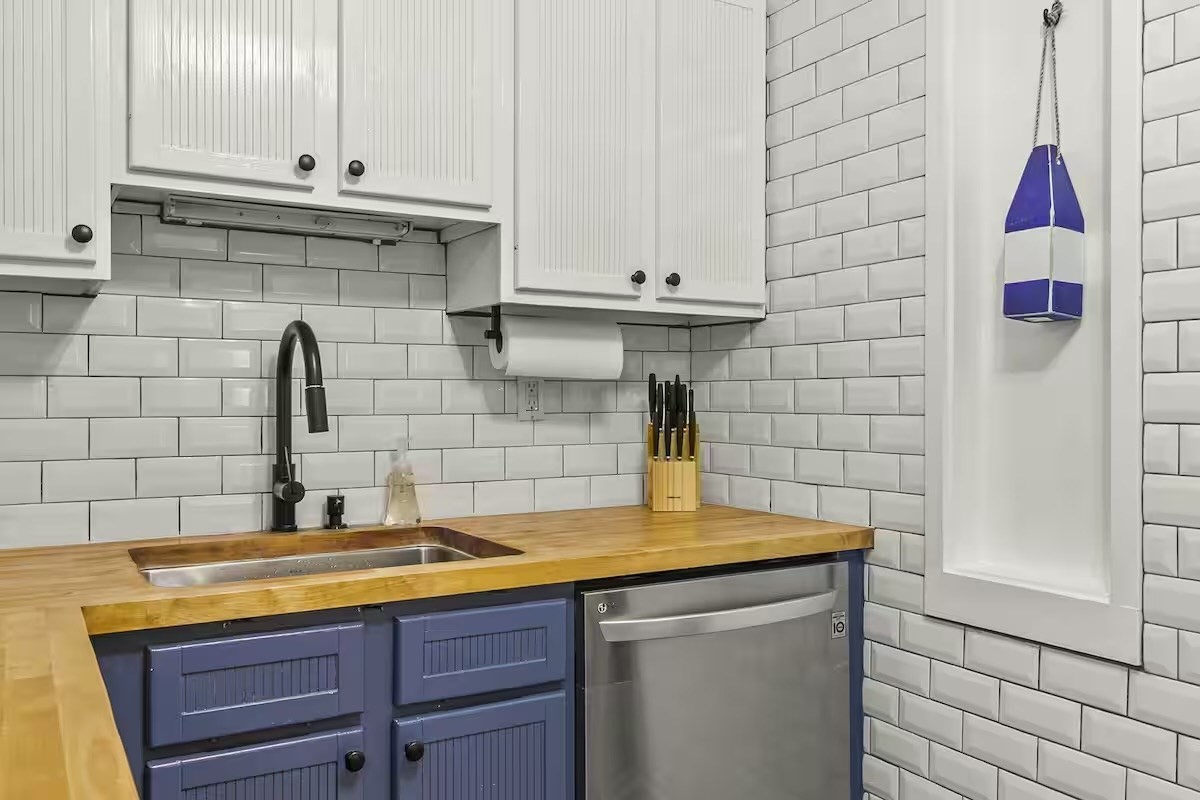230 Gosnold Property Photo 18
