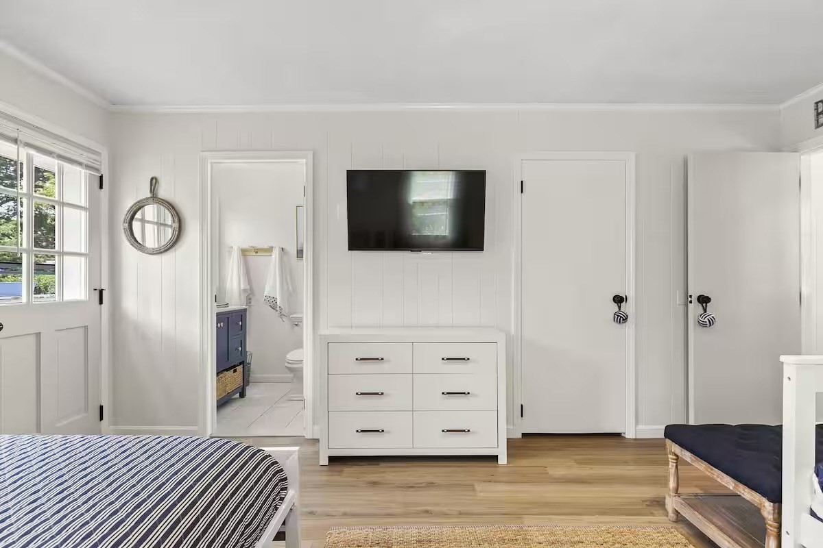 230 Gosnold Property Photo 35