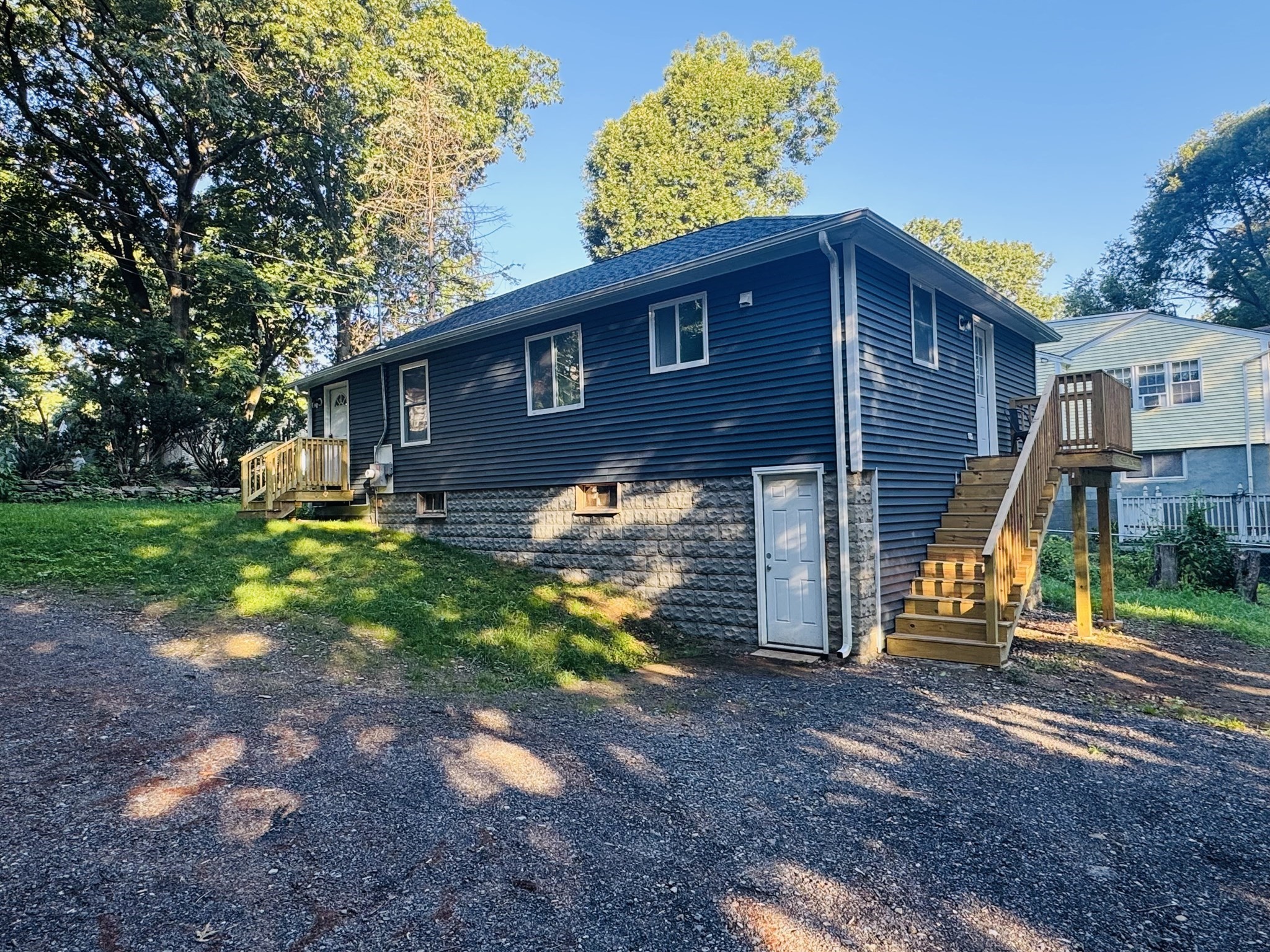 8 Robertson Dr Property Photo 2