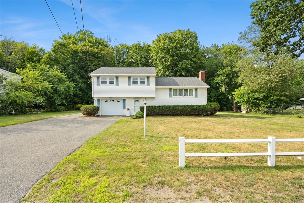 1372 Pleasant St Property Photo 3