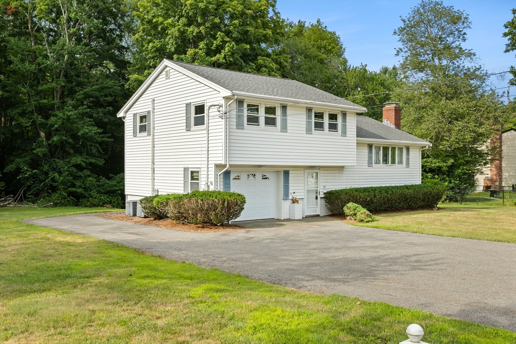 1372 Pleasant St Property Photo 4