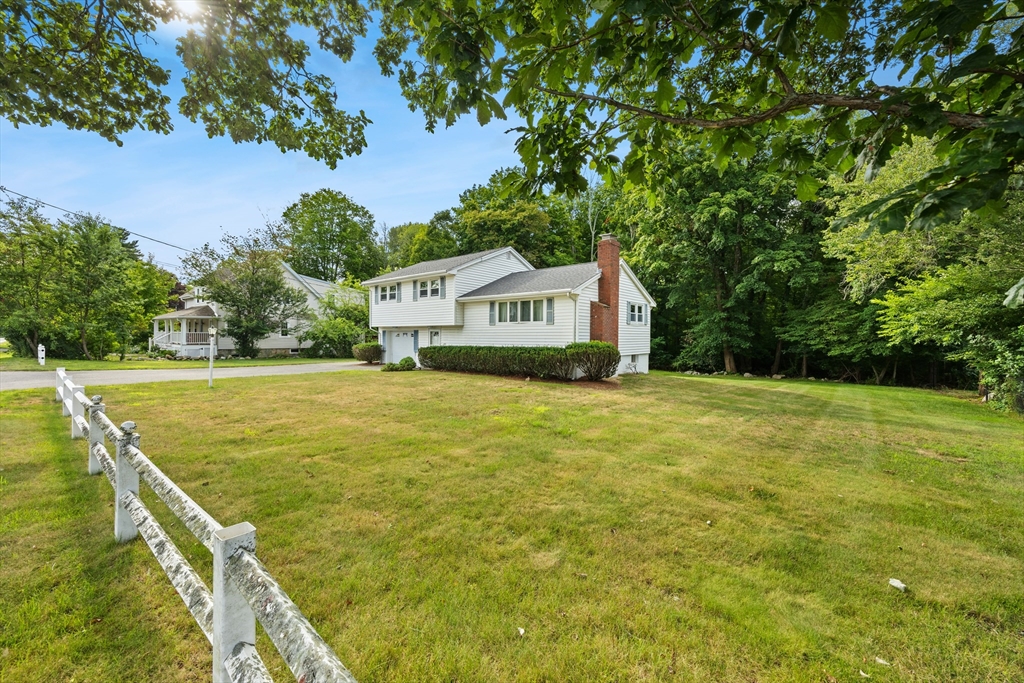 1372 Pleasant St Property Photo 5