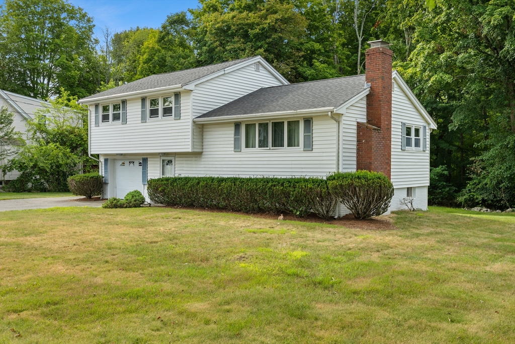 1372 Pleasant St Property Photo 6