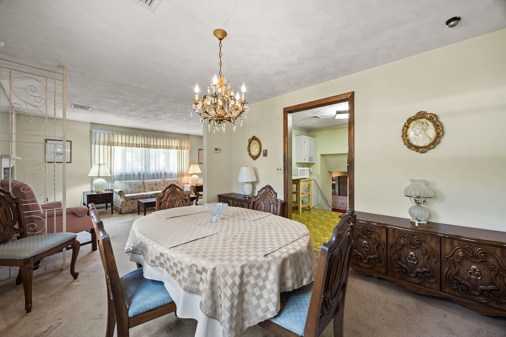 1372 Pleasant St Property Photo 10