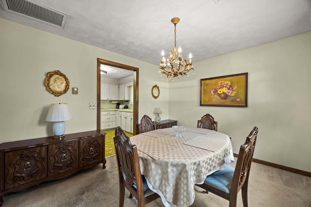 1372 Pleasant St Property Photo 11