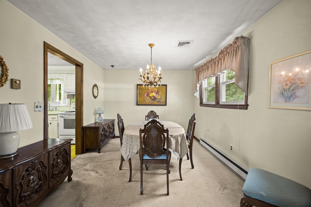 1372 Pleasant St Property Photo 12