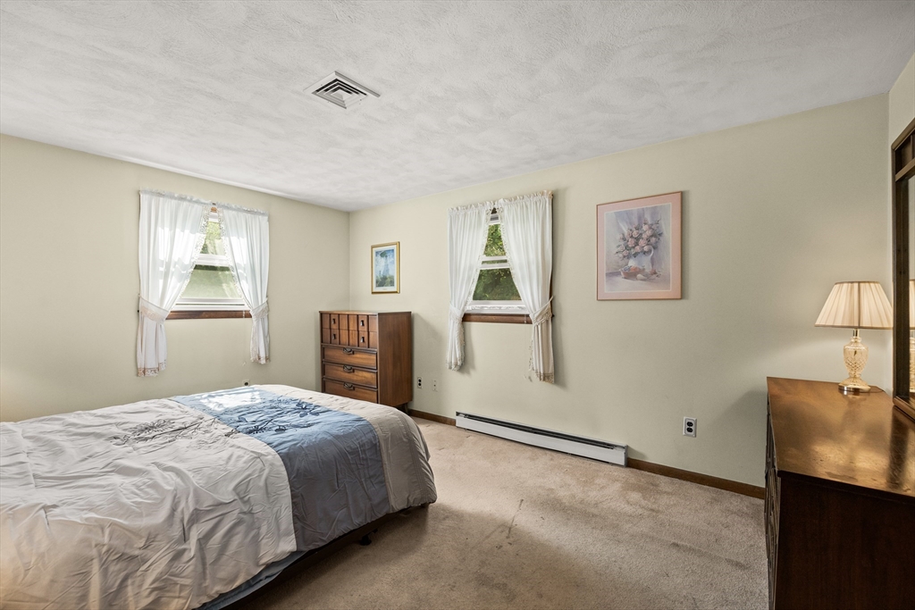 1372 Pleasant St Property Photo 14