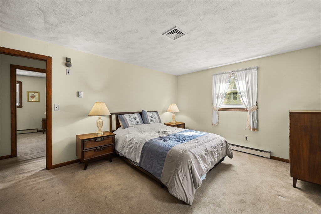 1372 Pleasant St Property Photo 15