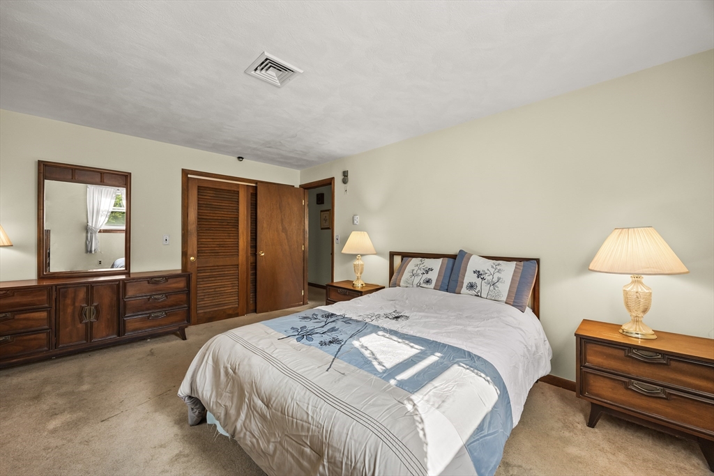 1372 Pleasant St Property Photo 16