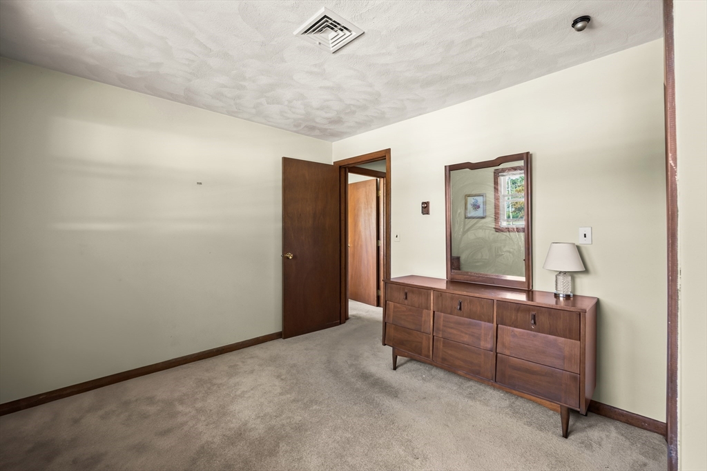 1372 Pleasant St Property Photo 18