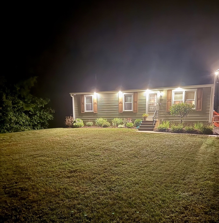 477 Clark St Property Photo 4