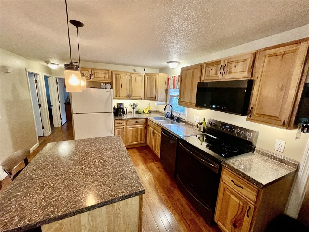 477 Clark St Property Photo 10
