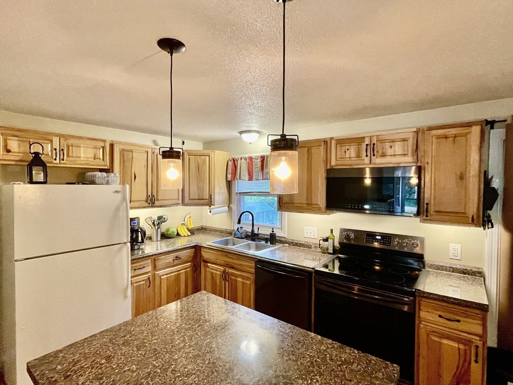 477 Clark St Property Photo 11