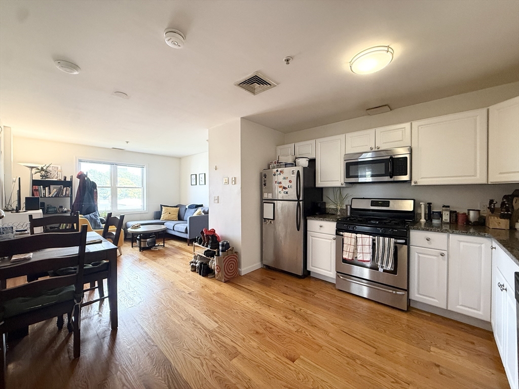 660 Cambridge St # 402 Property Photo 3