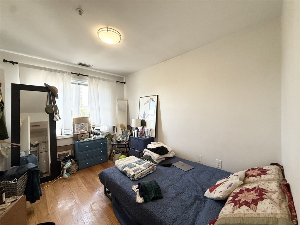 660 Cambridge St # 402 Property Photo 9