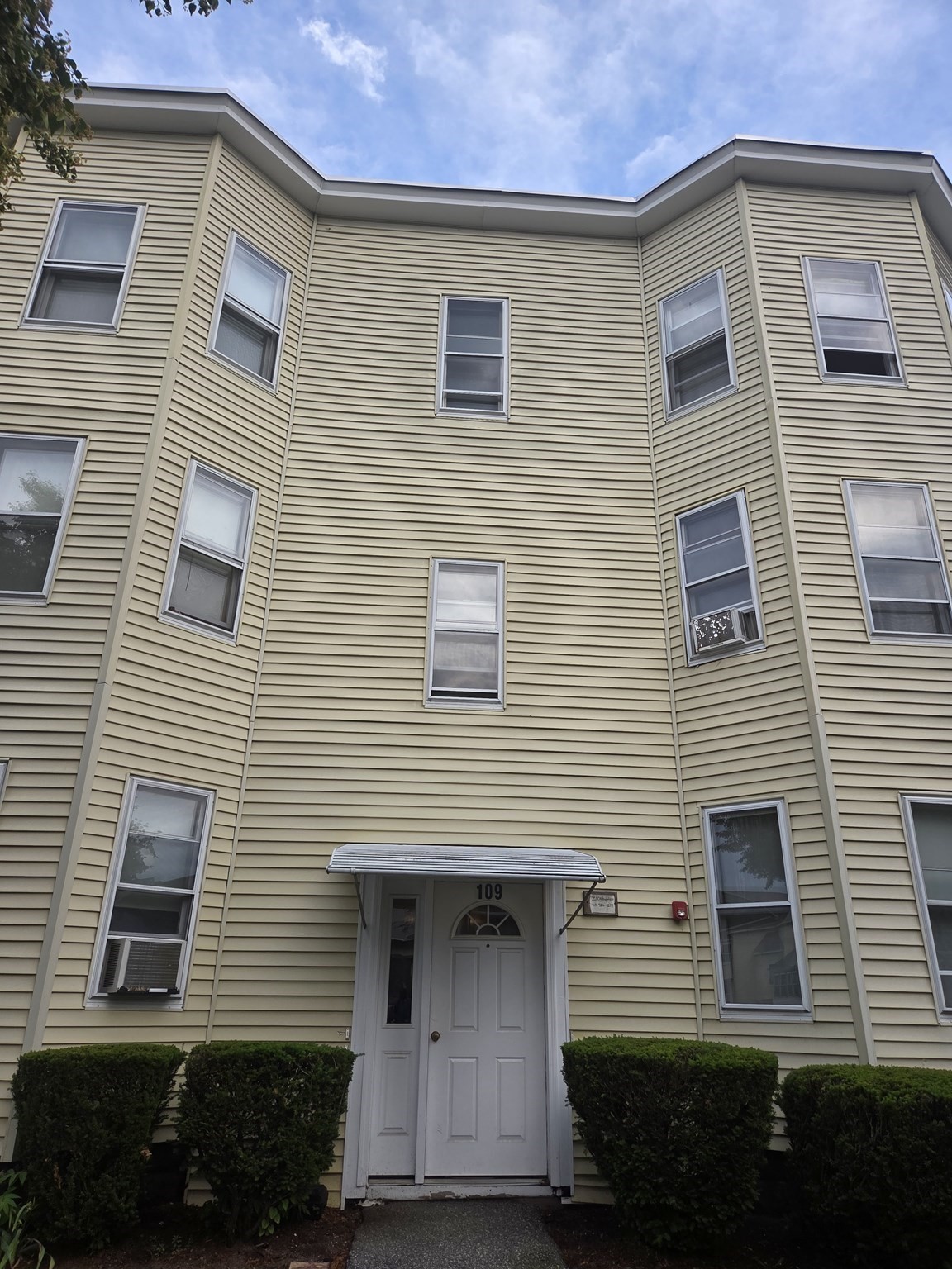 109 Grover St Property Photo 1