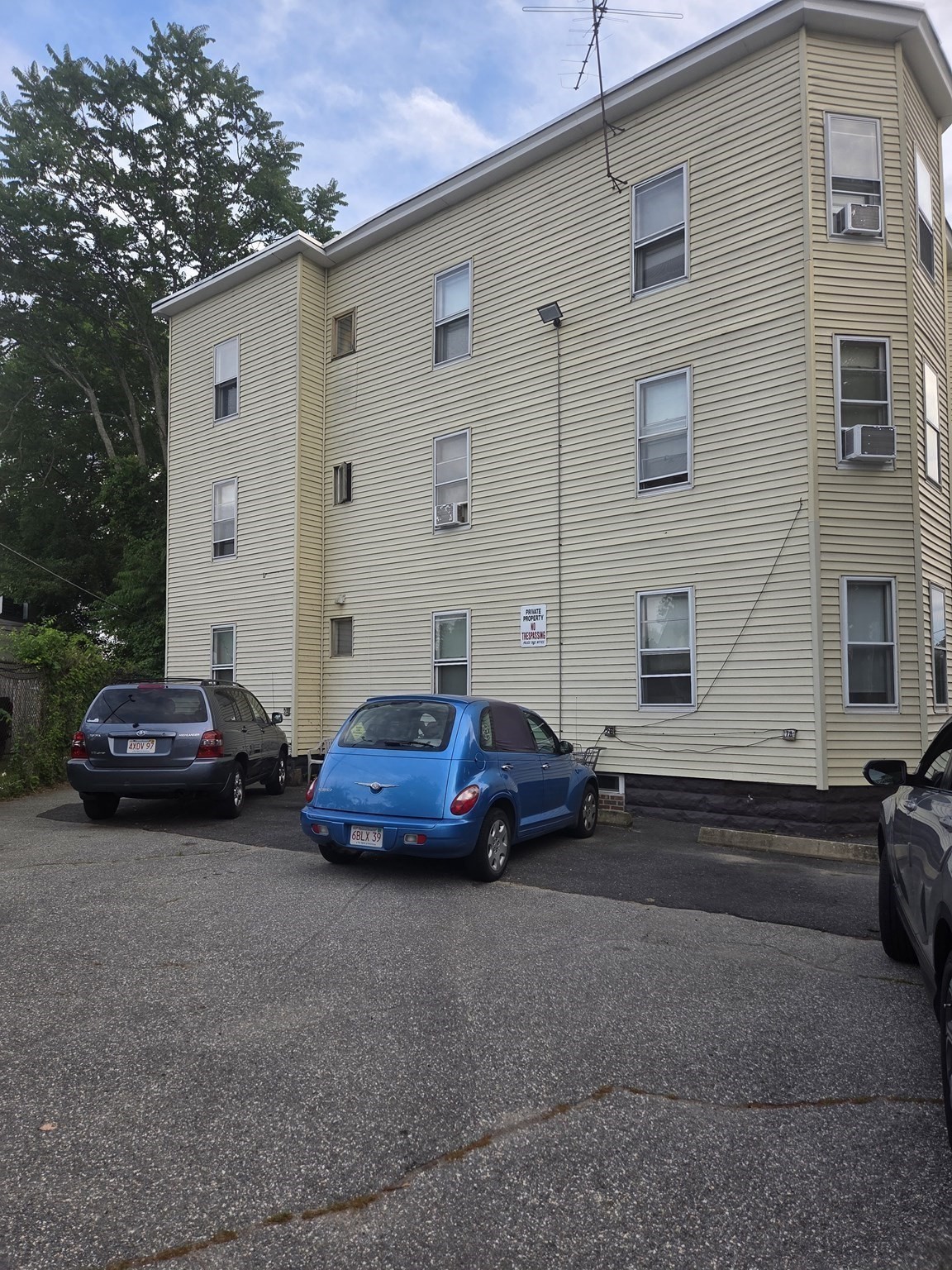 109 Grover St Property Photo 5