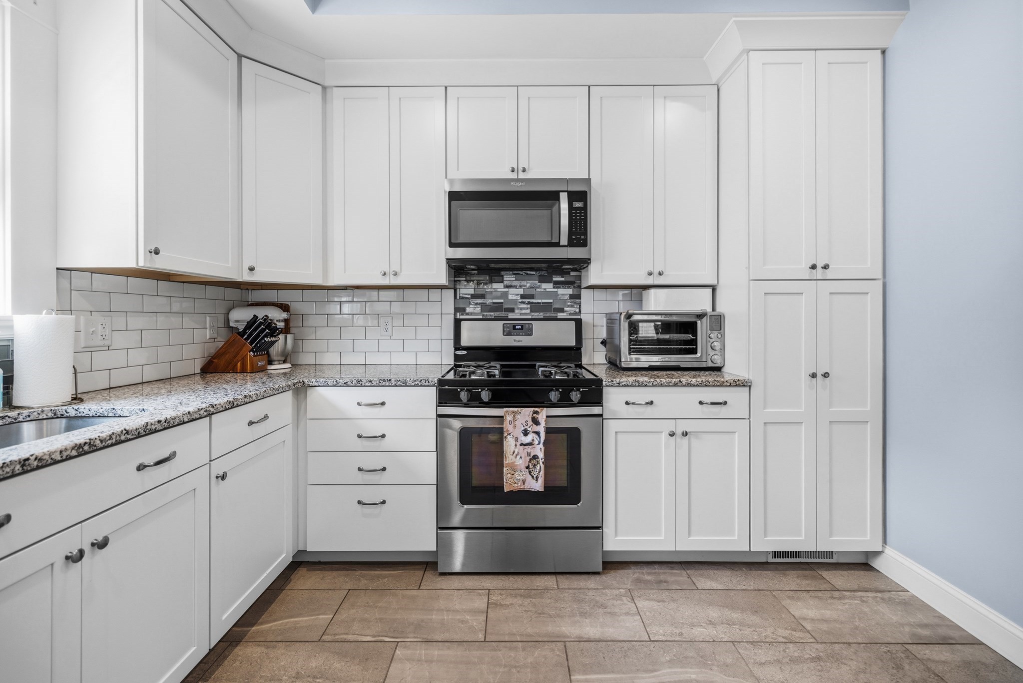 109 Stephen St Property Photo 4