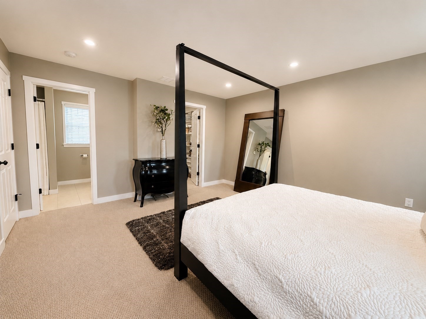 24 Beach St Property Photo 12