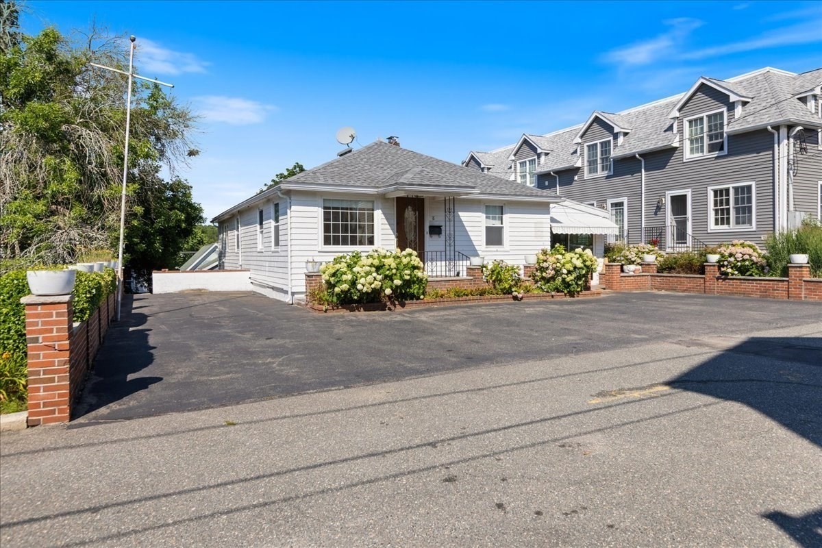 8 Luzitania Ave Property Photo 3