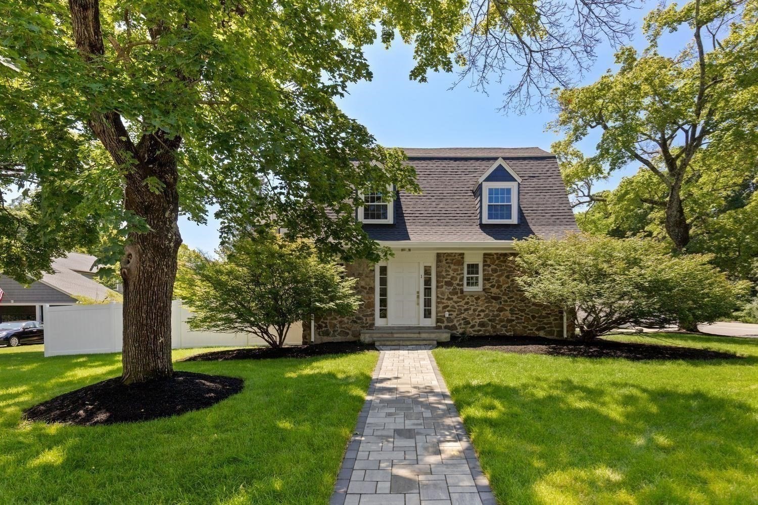 1 Town Way Property Photo 33