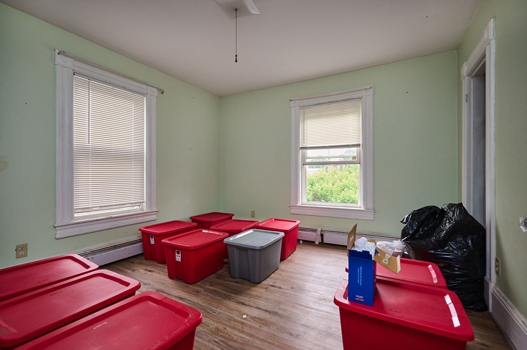 135 School St Property Photo 15
