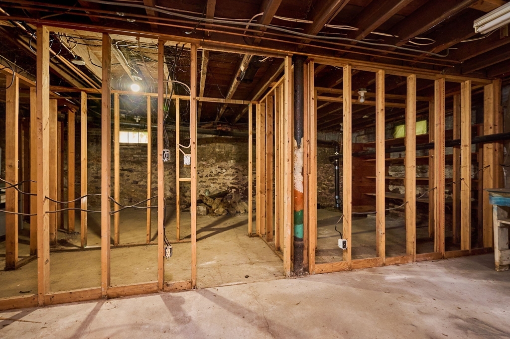 135 School St Property Photo 27