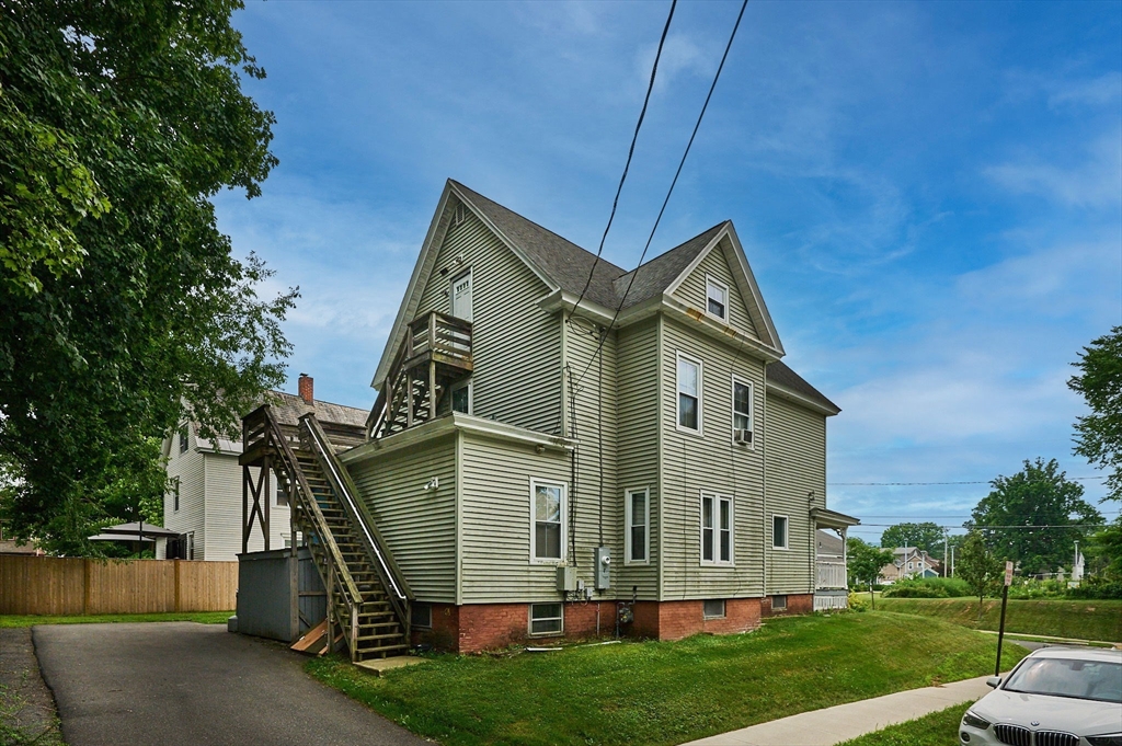 135 School St Property Photo 31