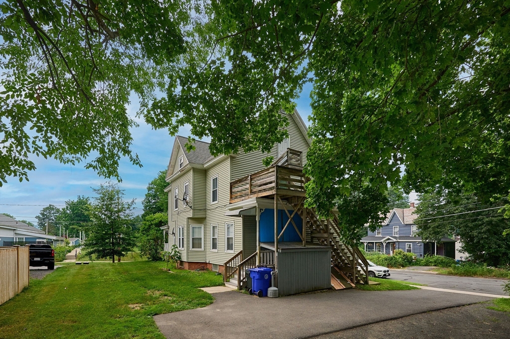 135 School St Property Photo 32