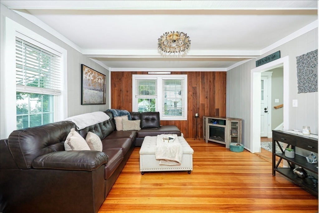 1 Richmond Ave Property Photo 6