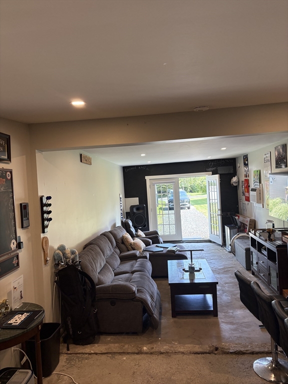 1 Richmond Ave Property Photo 28