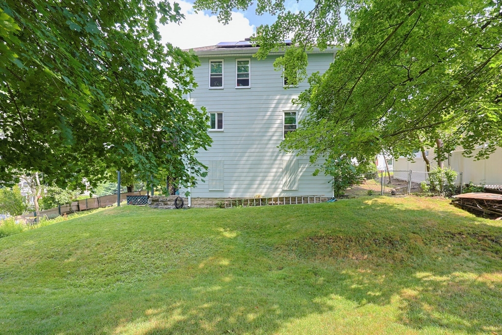 36 Laurier St Property Photo 40