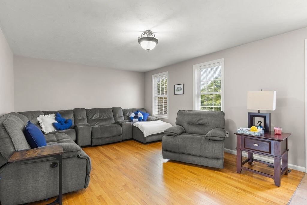 413 Huttleston Ave Property Photo 7