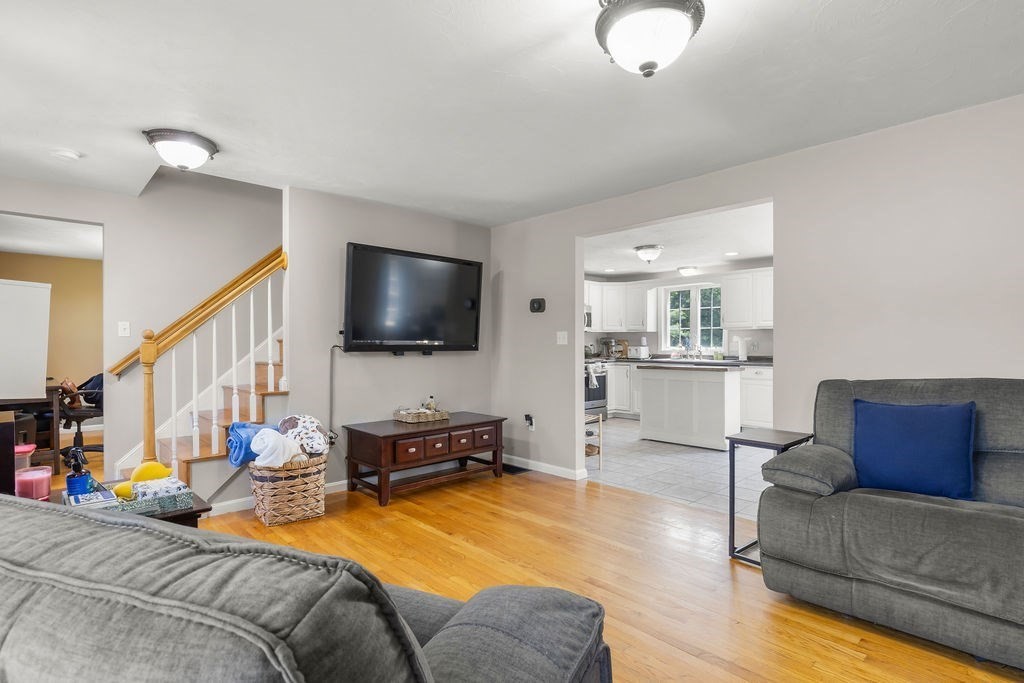 413 Huttleston Ave Property Photo 8