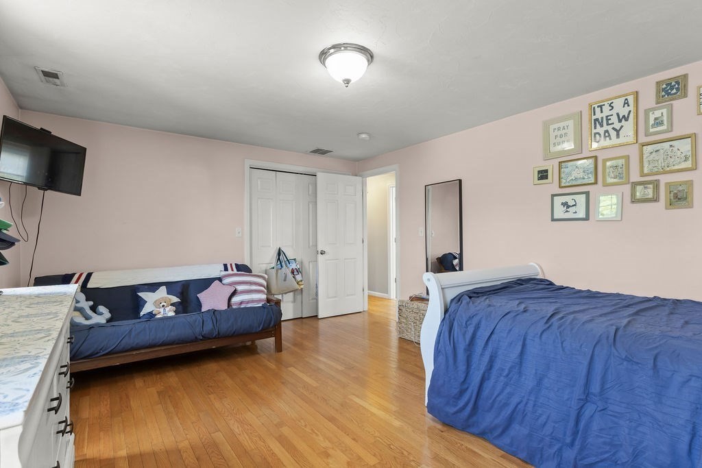 413 Huttleston Ave Property Photo 18