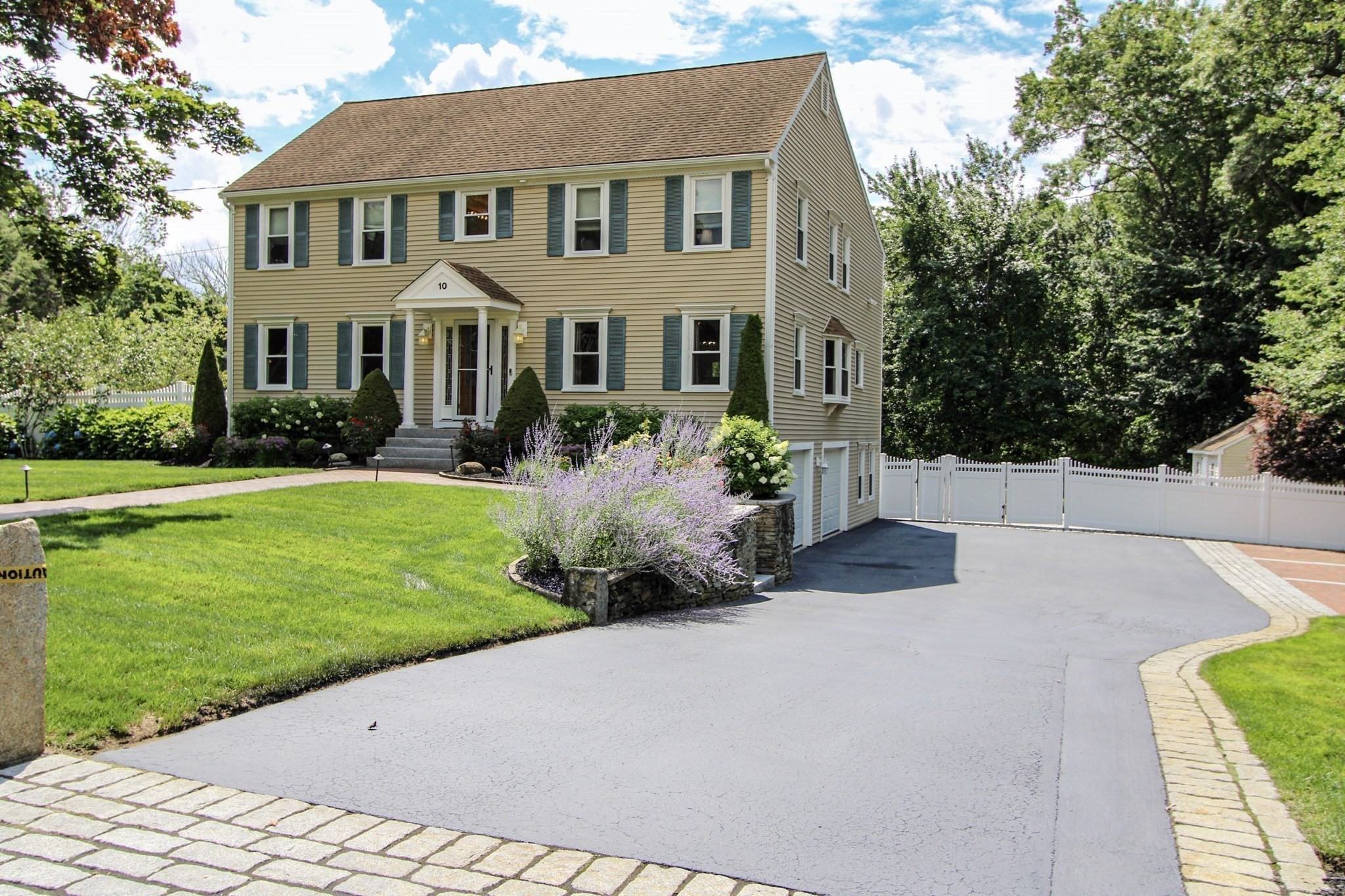 10 Stoneybrook Drive Property Photo 1