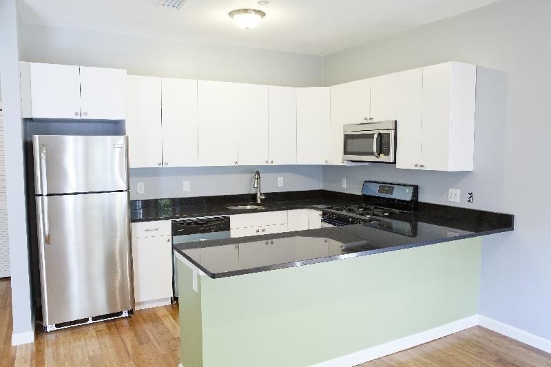 35 Forbes # 1 Property Photo 1