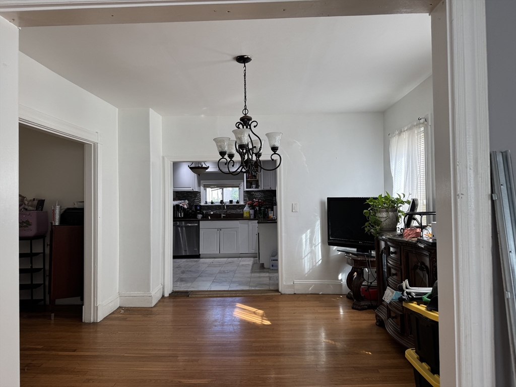 35 Farmland Rd Property Photo 4