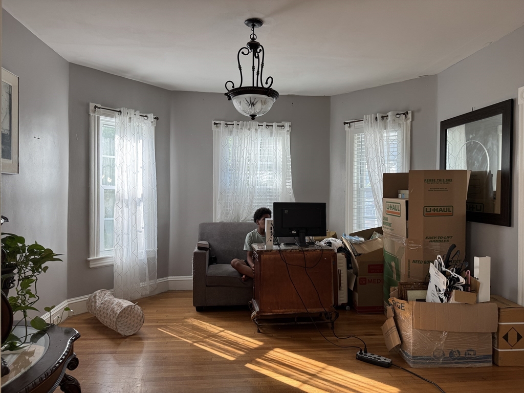 35 Farmland Rd Property Photo 6