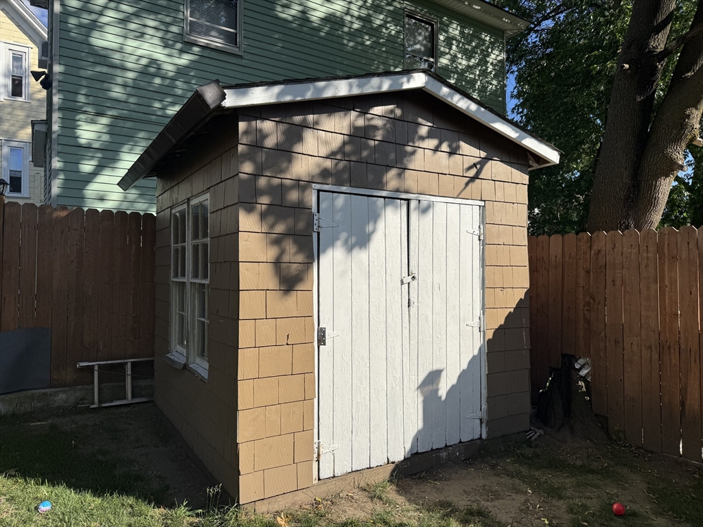 35 Farmland Rd Property Photo 19