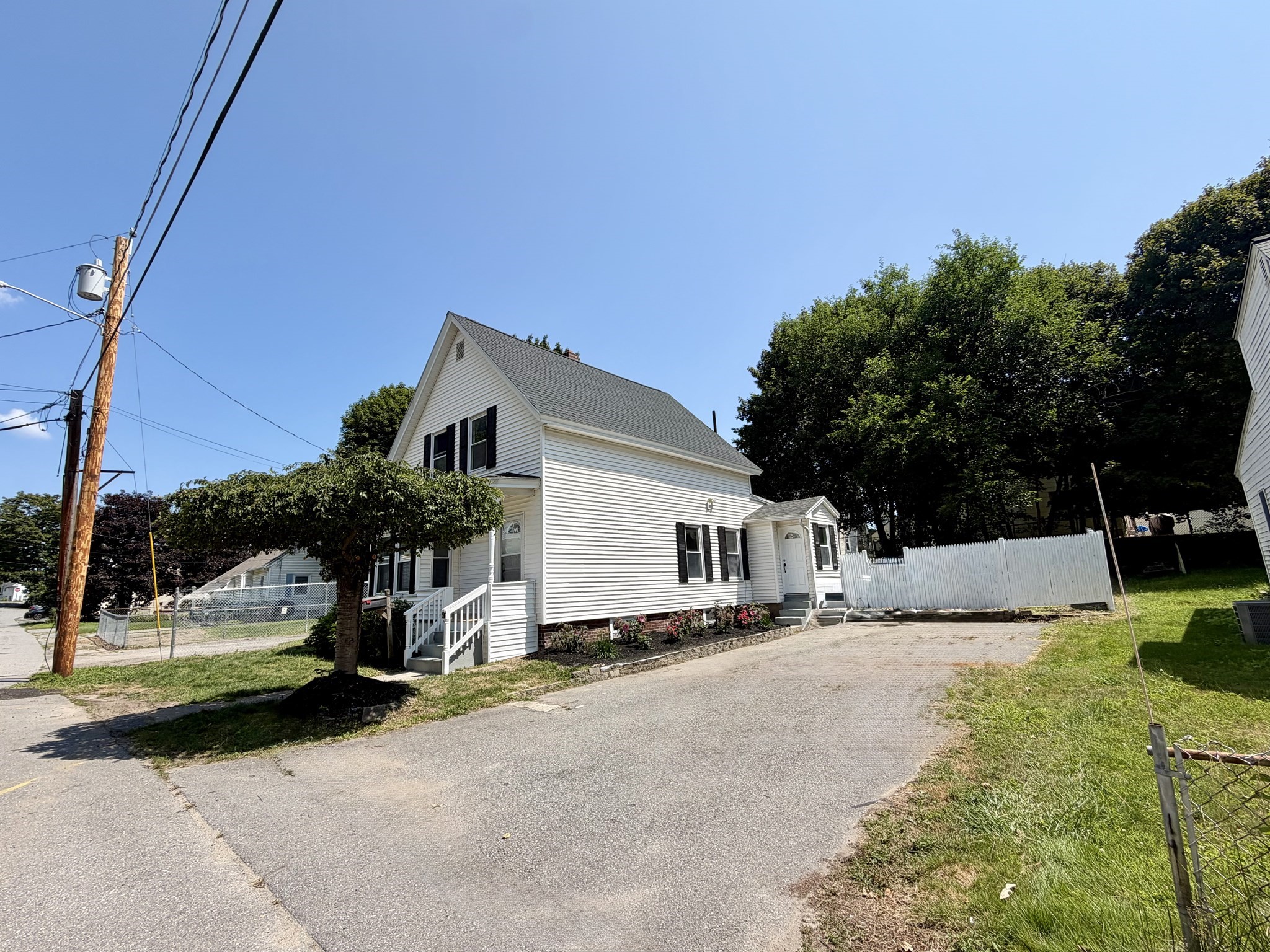 109 Culley St Property Photo 3