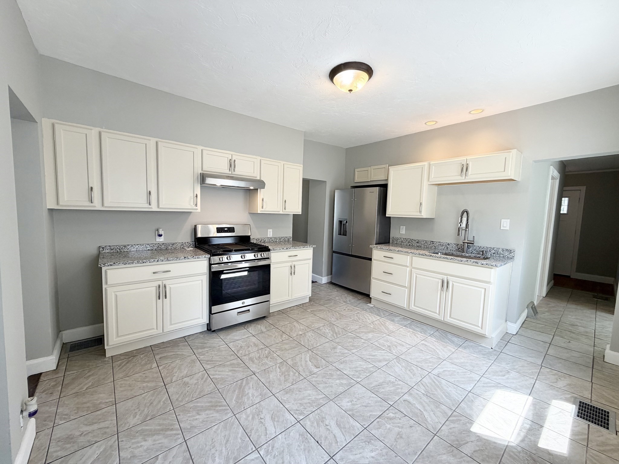 109 Culley St Property Photo 14