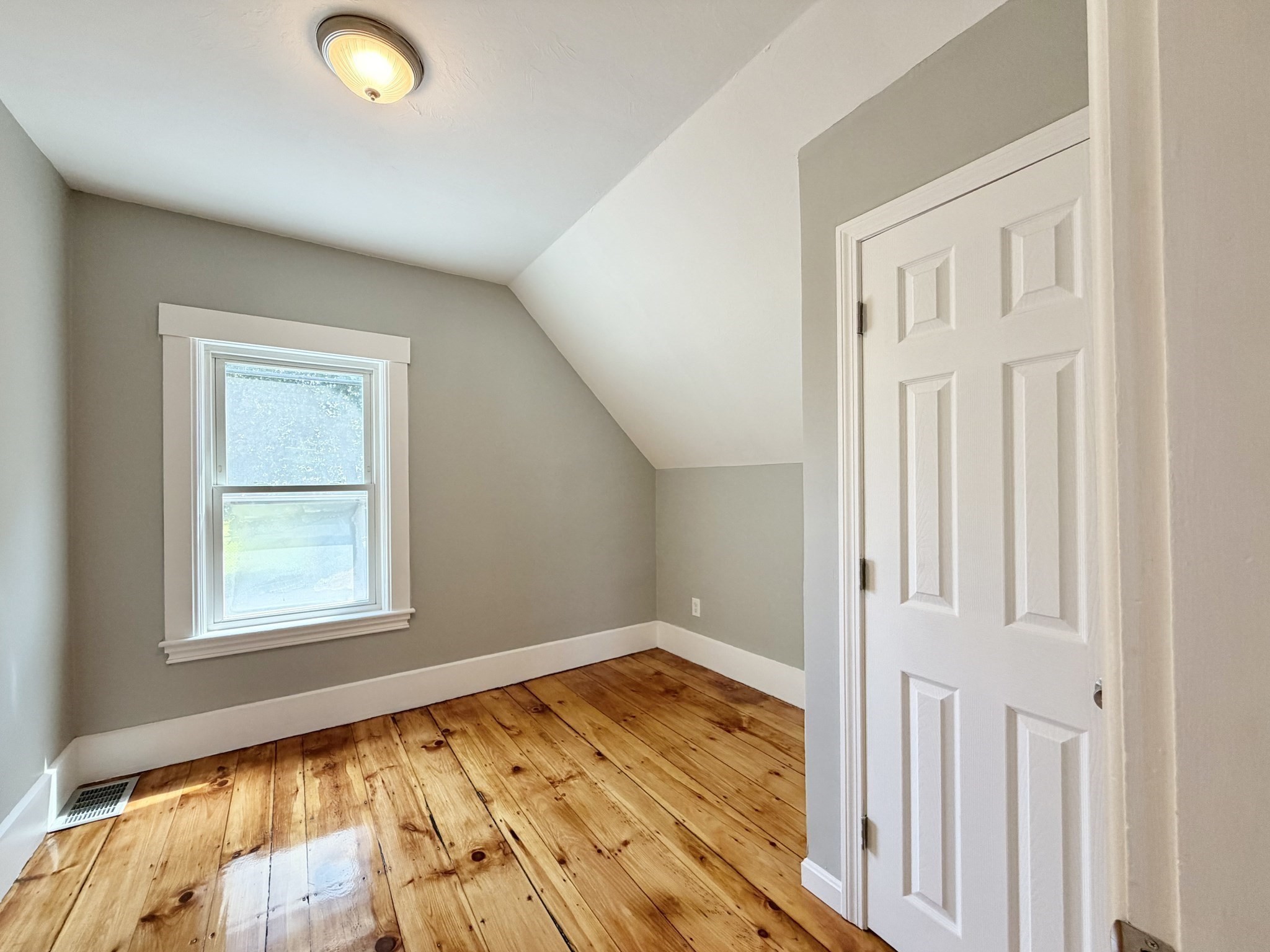 109 Culley St Property Photo 32