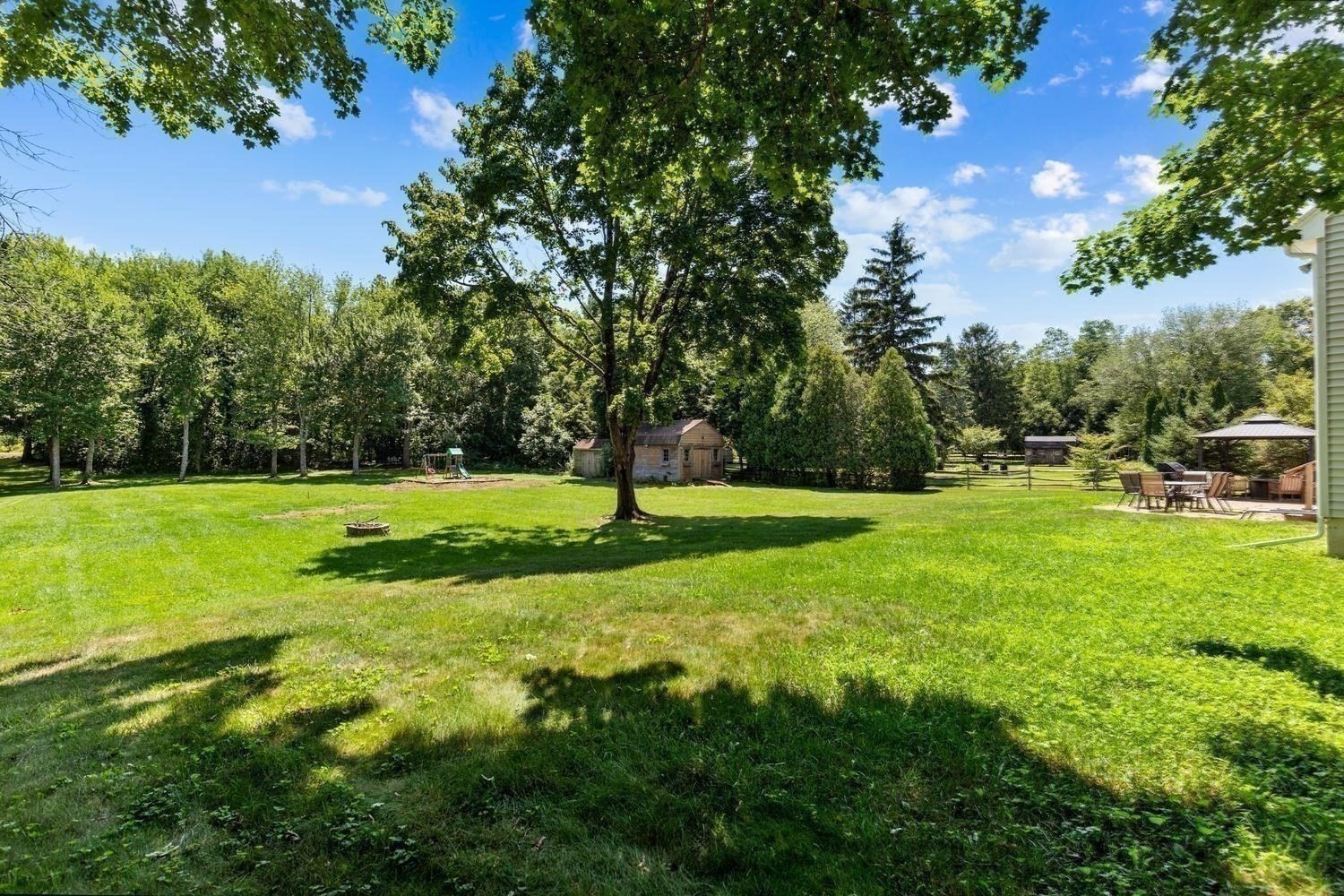 67 Maple St Property Photo 3