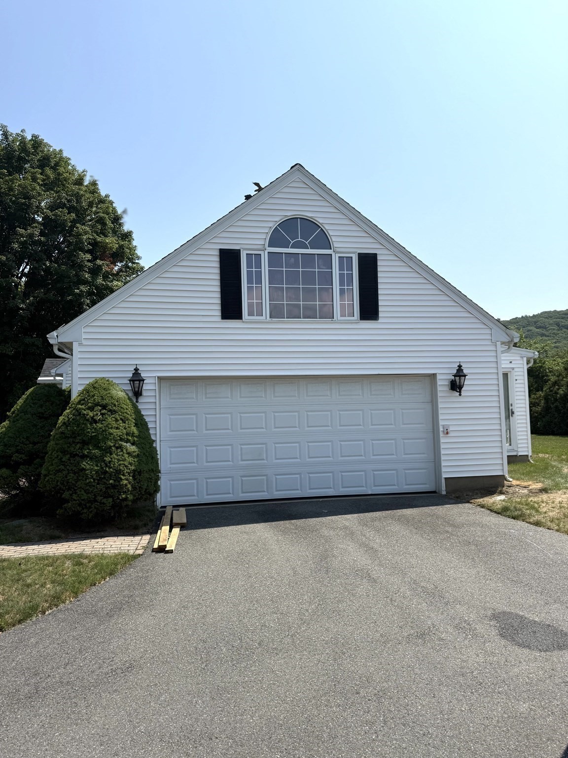 6 Gross Ln Property Photo 2