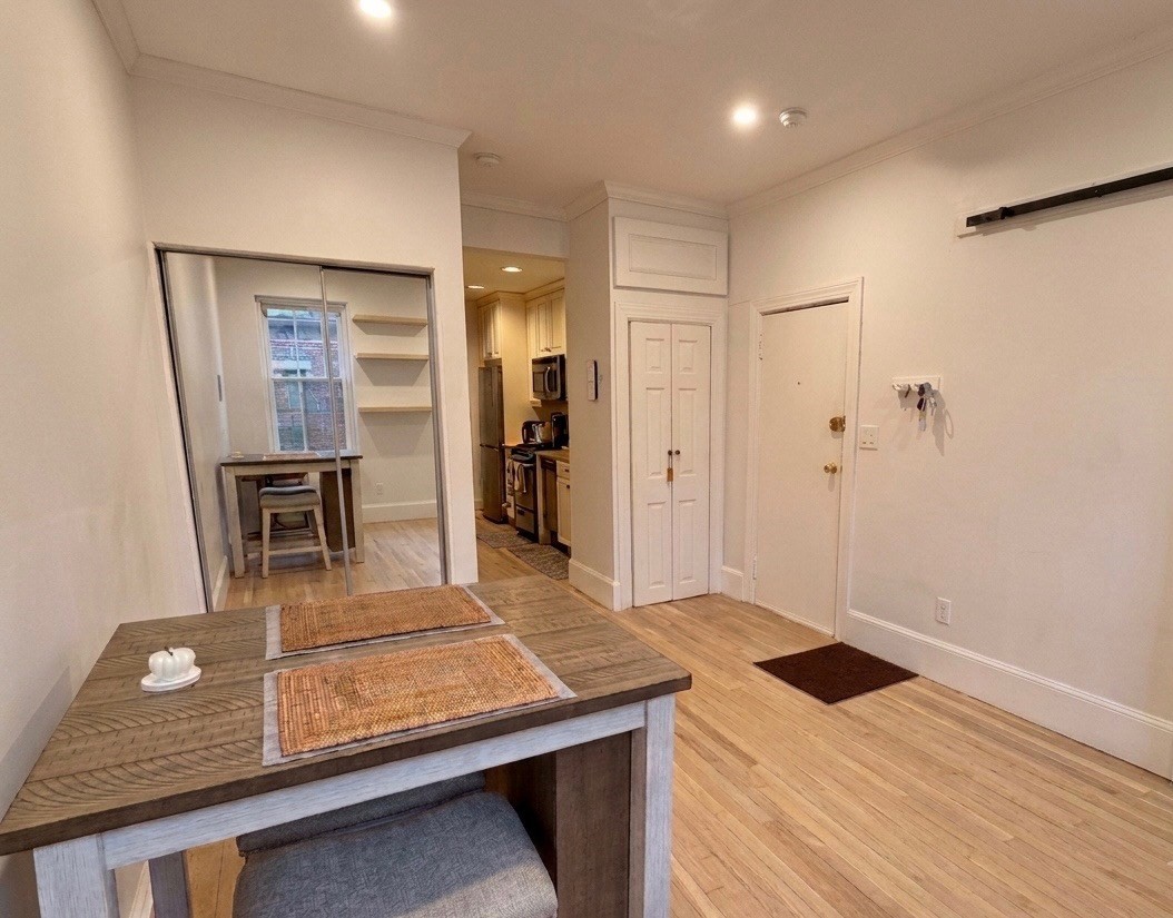 11 Irving St # 6 Property Photo 2