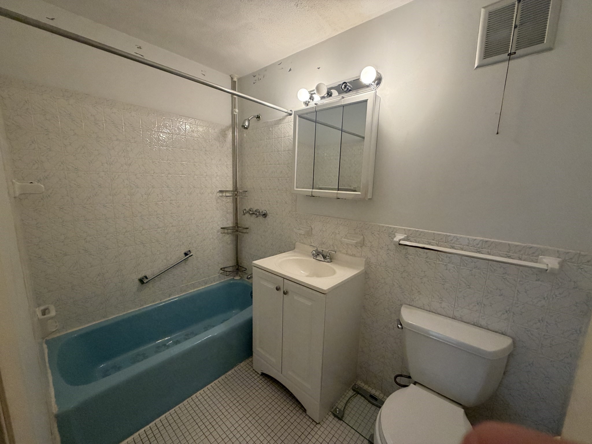 200 Governor's Dr # 13 Property Photo 4